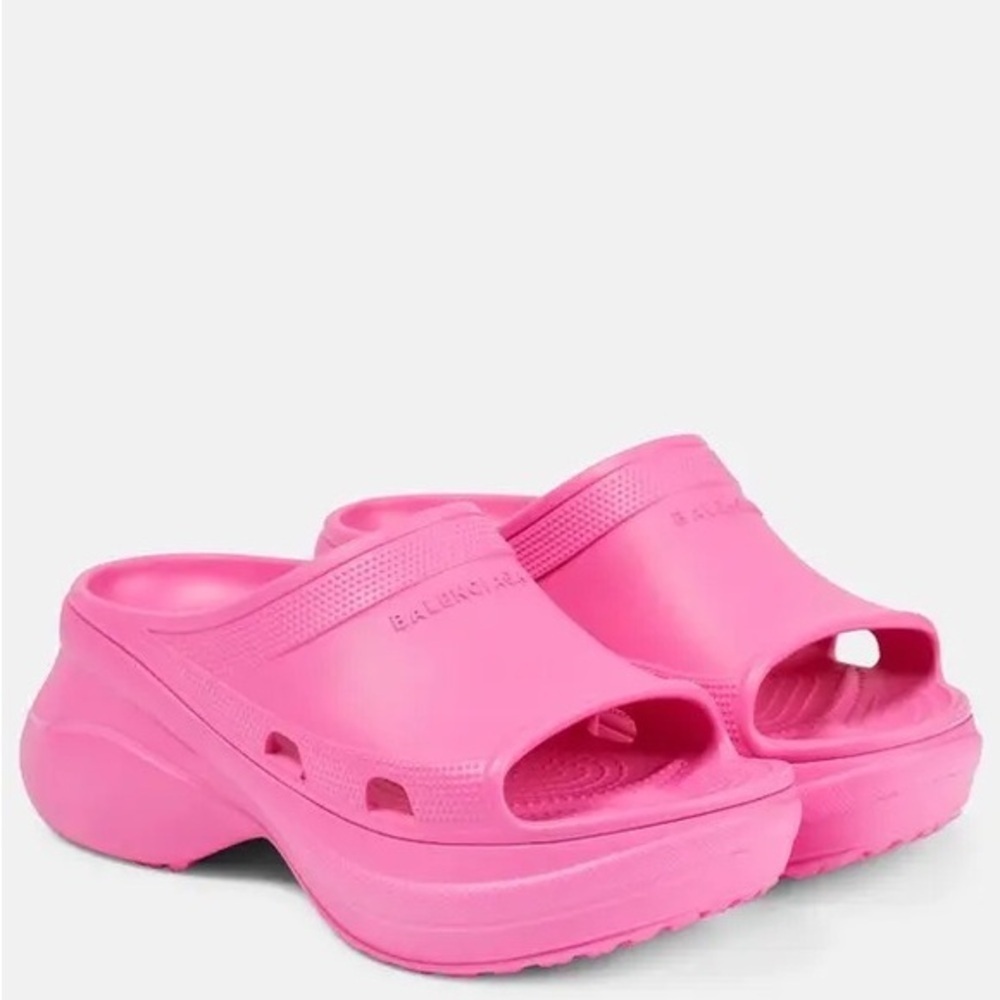 BALENCIAGA 
Pool Crocs™ Rubber Mules